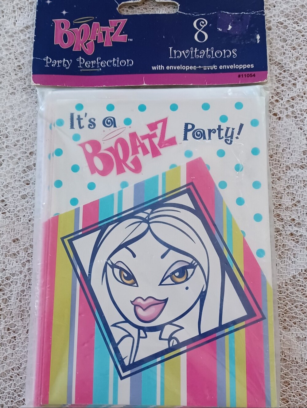 VTG 2004 NEW IN PKG 8 BRATZ PARTY INVITATIONS W/ENVELOPES "It's a BRATZ Party!"